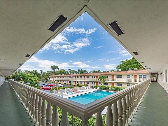 3rd image of 923 22nd Pl APT 208