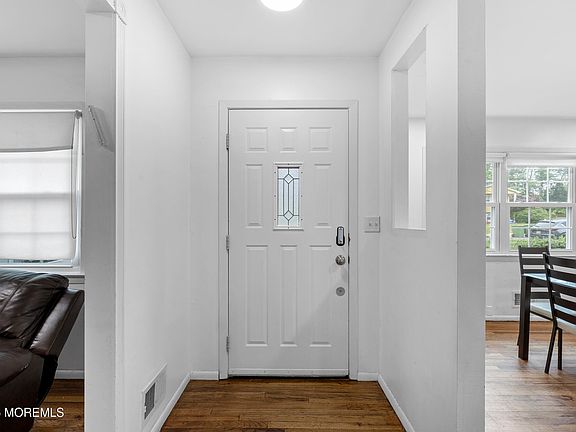 3rd image of 31 Amherst Street