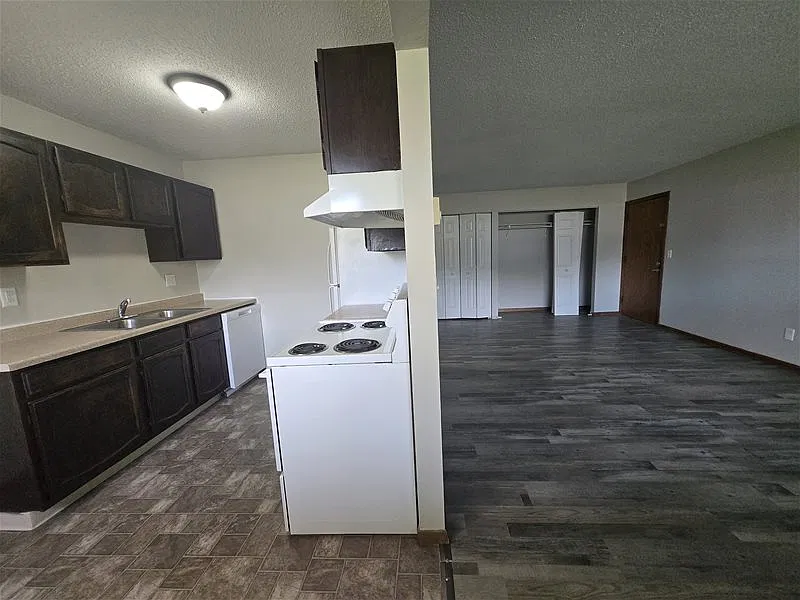 2 bed, 1.0 bath, 800 sqft, $750 — Photo 2