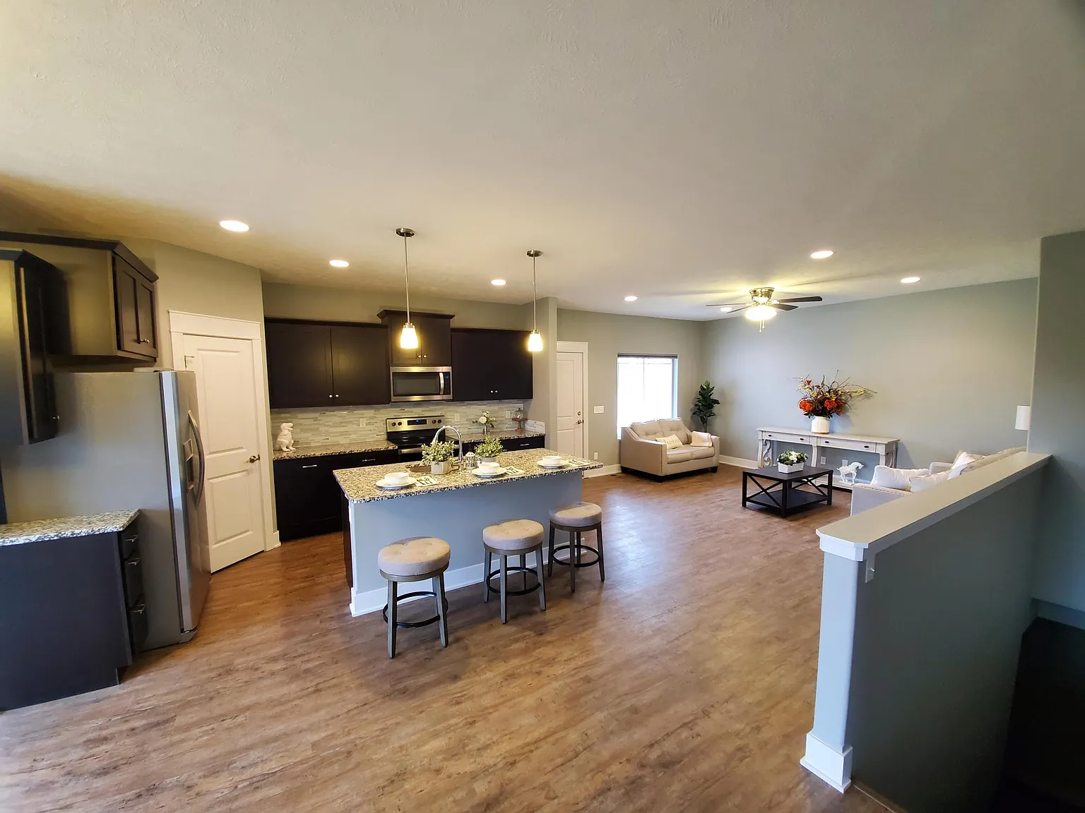 7927 Maxine Dr — Photo 1