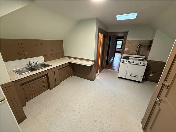 5th image of 231 Orchard St