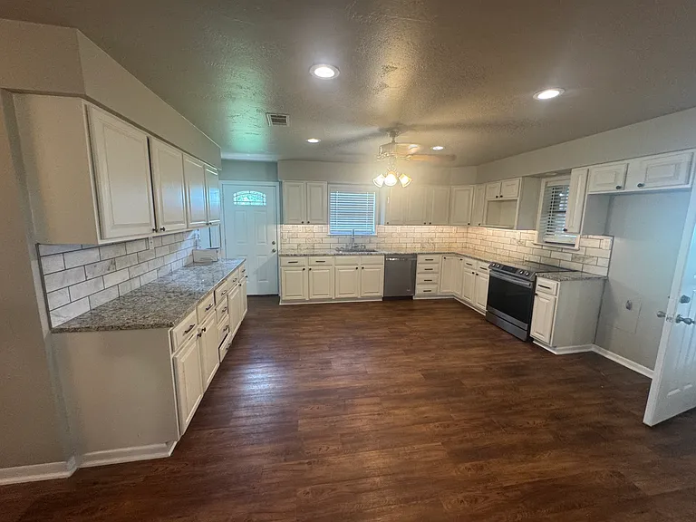 114 Daisy Dr — Photo 4