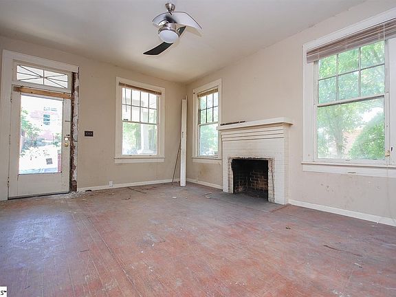 3rd image of 564 Drayton Ave