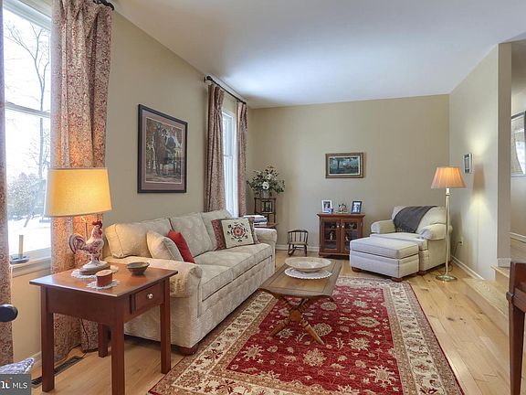 5th image of 905 Ebenezer Rd