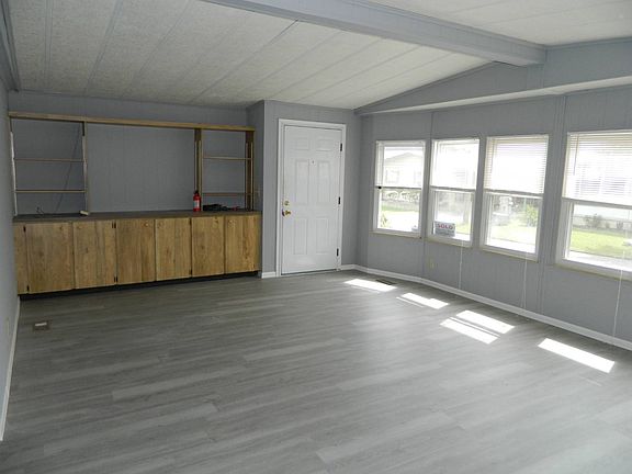 3rd image of 2425 Harden Blvd #112