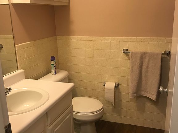 4th image of 215 Riviera Dr