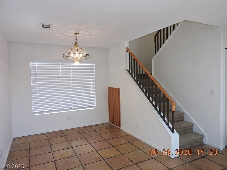 742 Endicott Ct — Photo 7