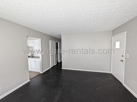 3rd image of 1631-1633 Carstare Dr