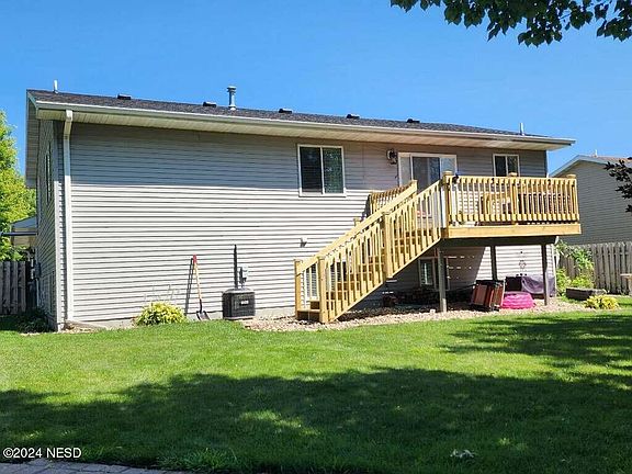 4th image of 1829 Northridge Dr NE