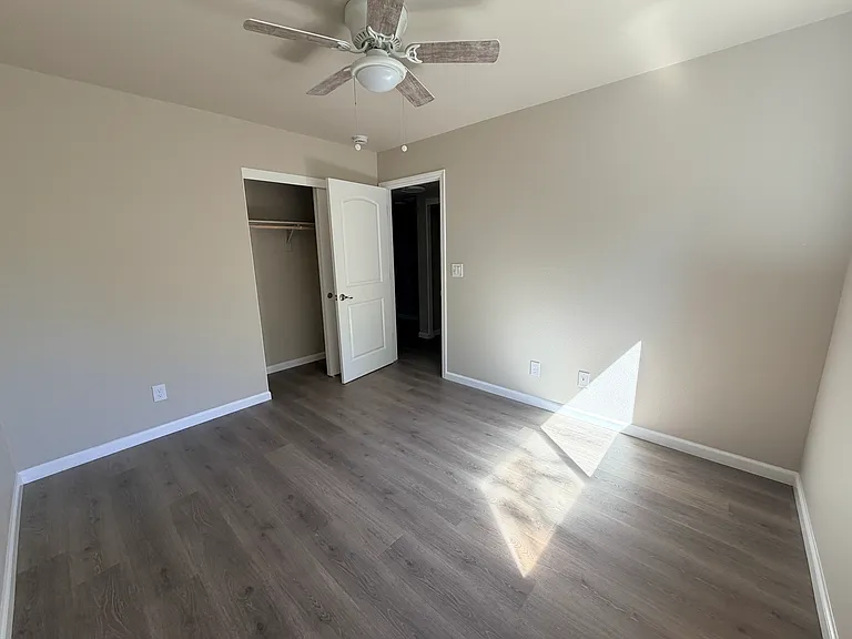 1st bedroom.