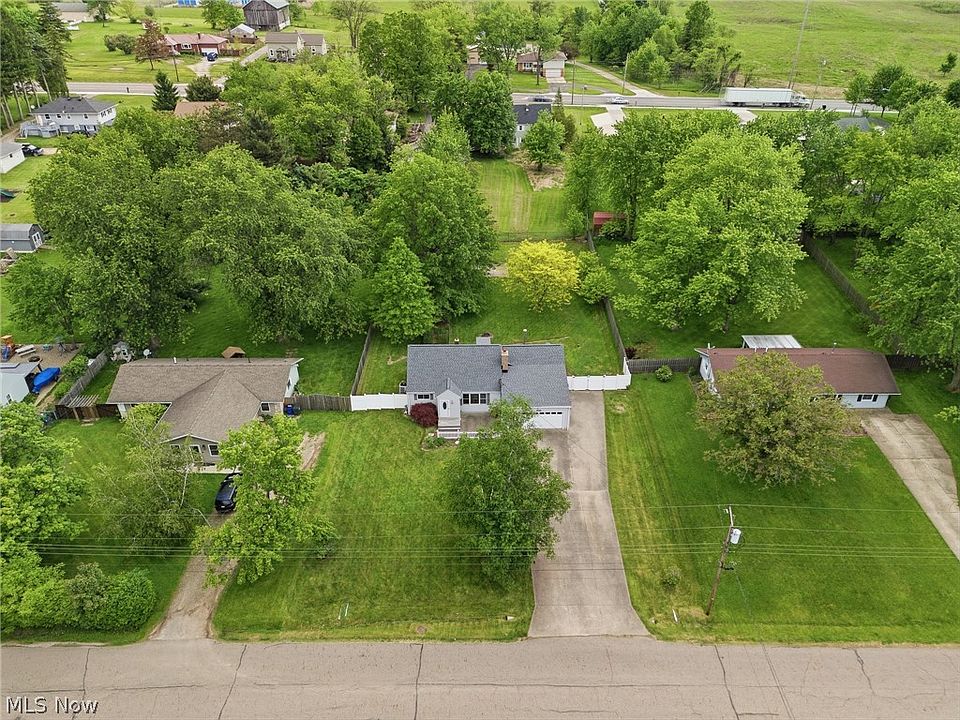 2nd image of 9828 Sunny Ln