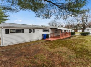 33 Lamplighter Ln, Springfield, MA 01119