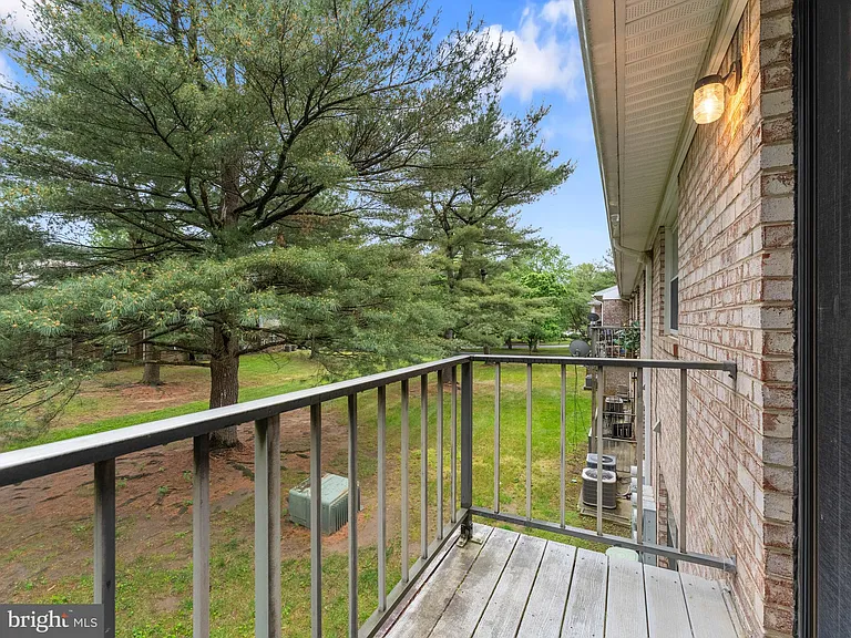 1809 Silver Ct — Photo 20