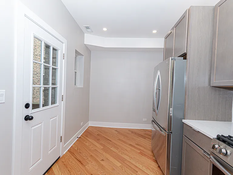 1454 W Fargo Ave #2R — Photo 18