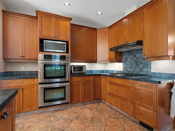 3rd image of 1286 Ocean View Rd