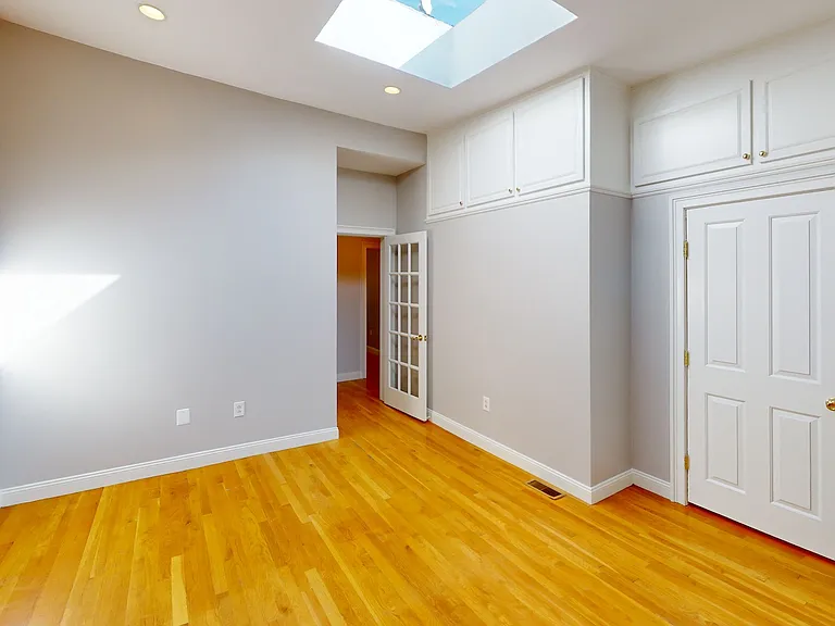 214 W 7th St #2L — Photo 16