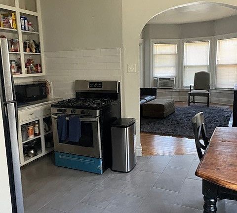 5th image of 207 Riley St
