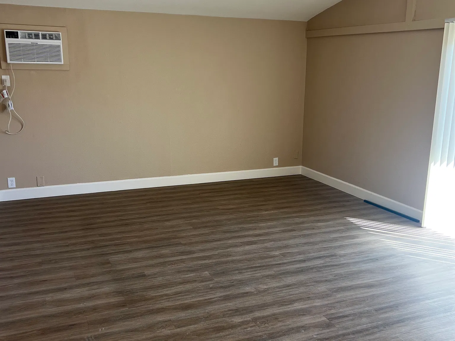 1 bed, 750 sqft, $1,400 — Photo 3