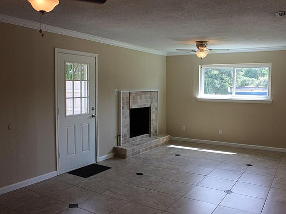2nd image of 906 Edgefield Dr