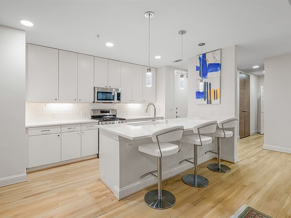 3rd image of 5055 Addison Cir Penthouse 209