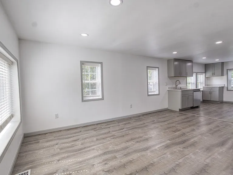 3494 Ludlow Ave — Photo 5