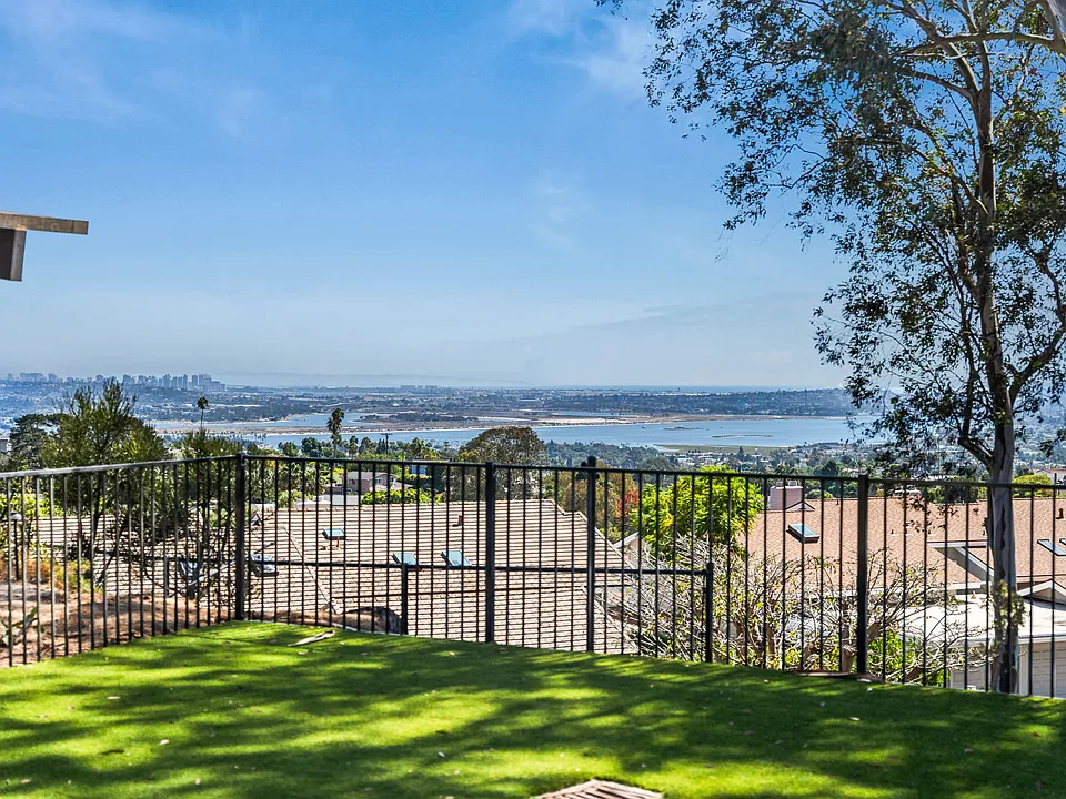 5546 Pacifica Dr