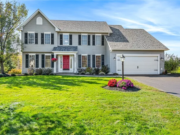 5203 Crescent Hl, Canandaigua, NY 14424