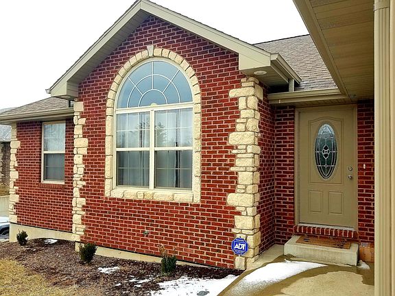 3rd image of 615 N Greenway Dr
