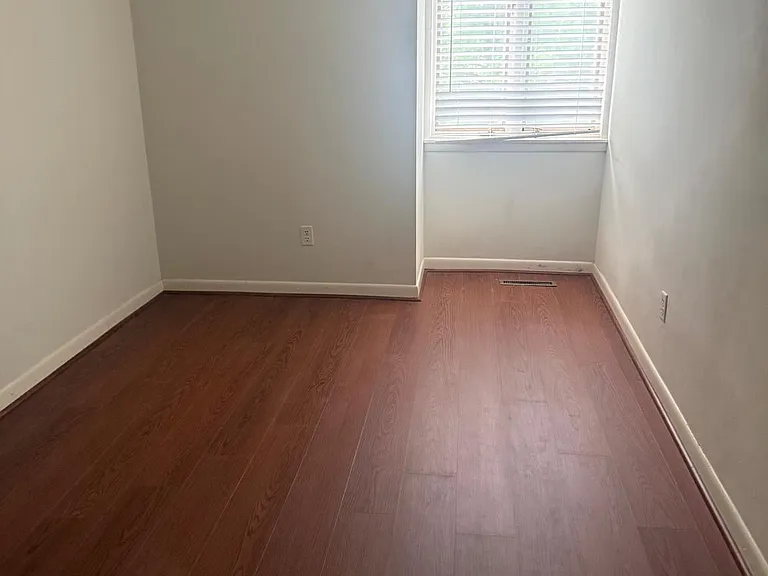 113 Montrose Ave — Photo 15