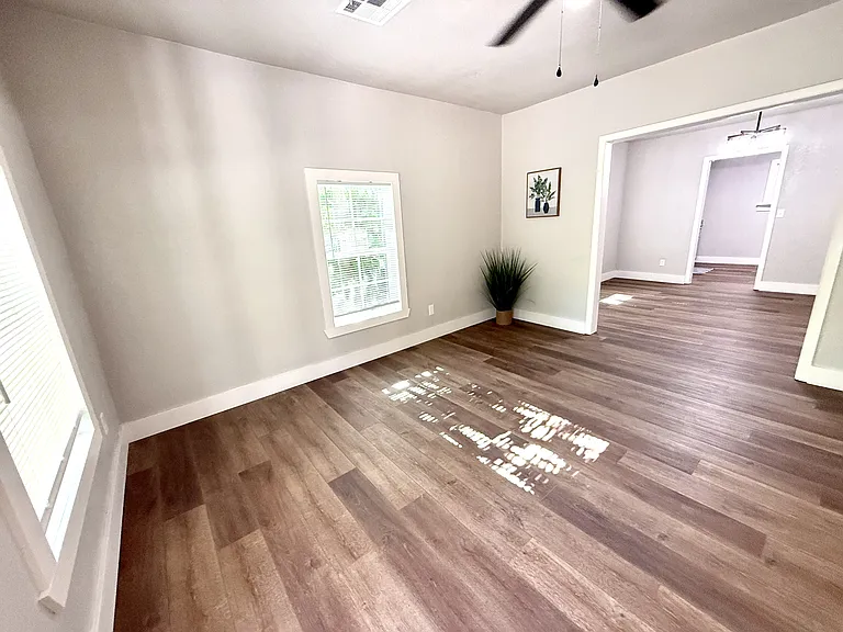 721 Roff St NE — Photo 5