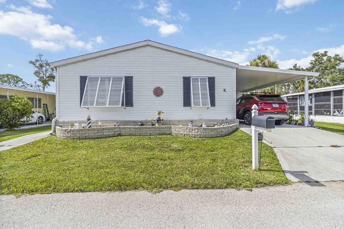 6 7th St W in Nokomis, FL 34275 — Photo 1