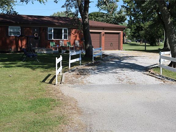 2nd image of 1821 Vickie Dr