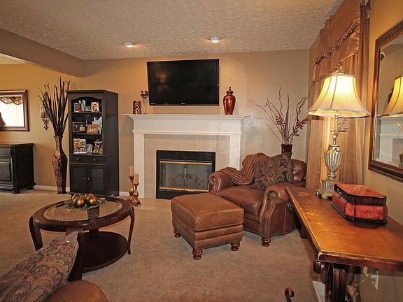 2nd image of 8152 Arbor Rose Way
