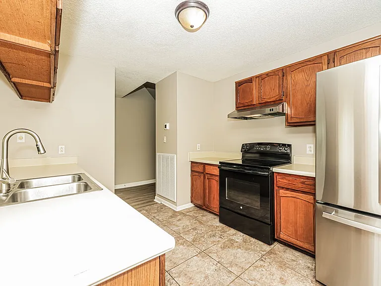 110 Bland Dr — Photo 8