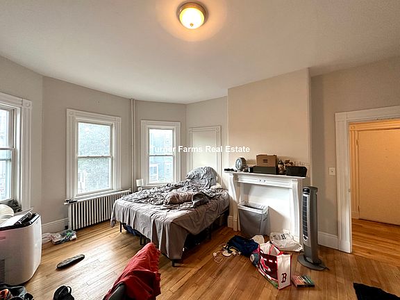 5th image of 158 Boston St APT 2F