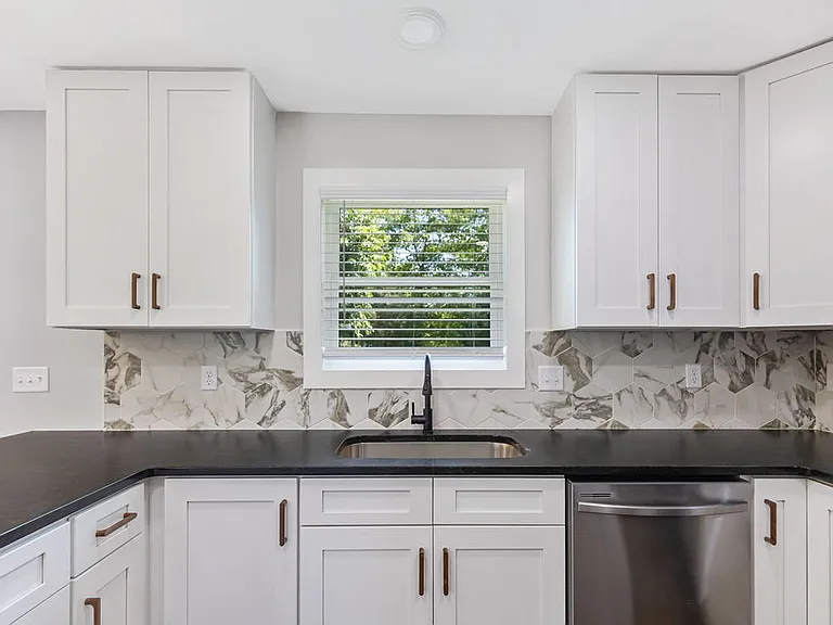 809 Carson Dr — Photo 4