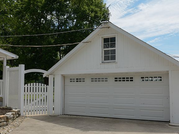 Detached garage