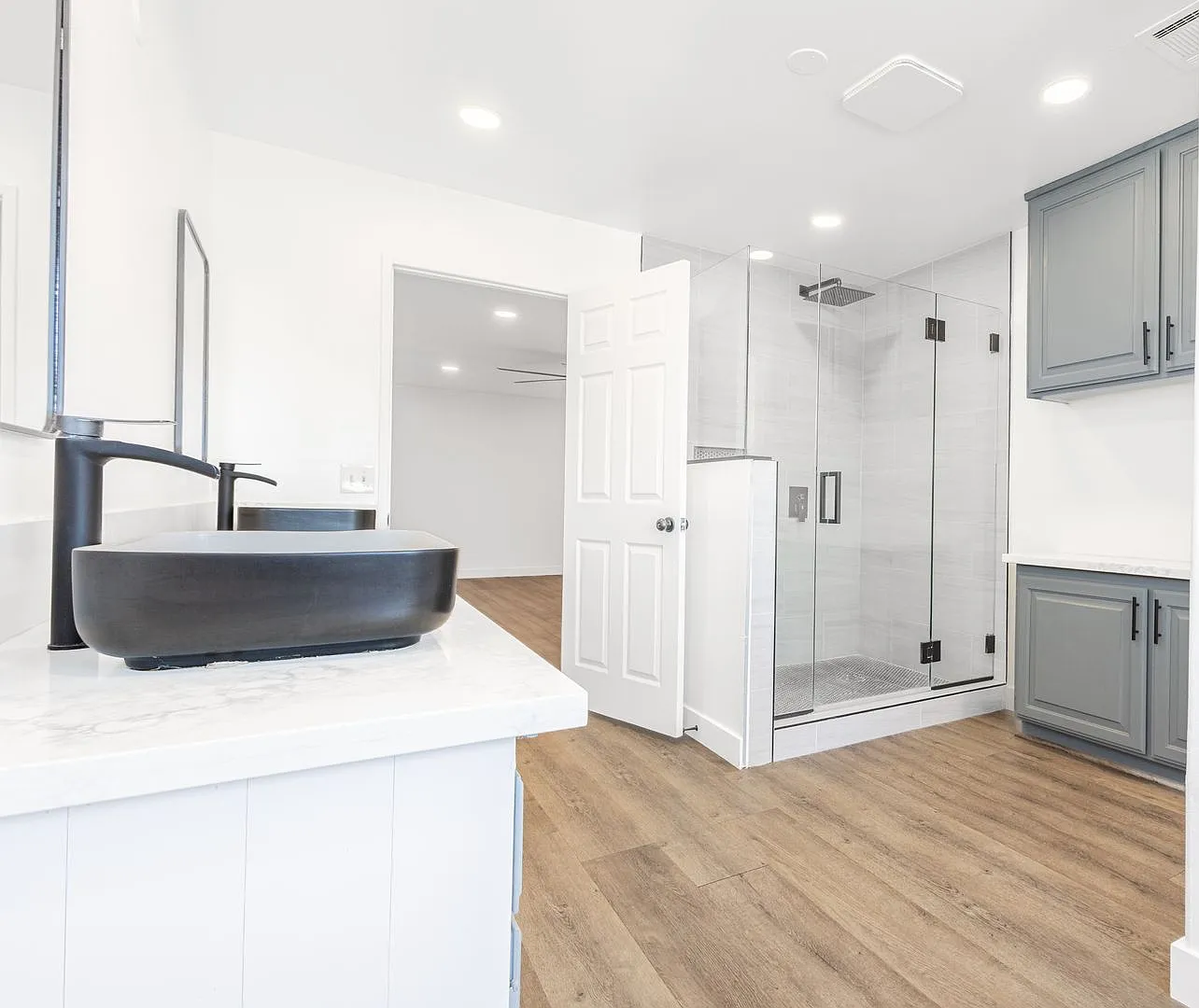 Charming Ontario Home in a Convenient Location — Photo 3