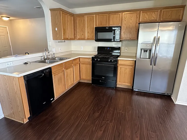 512 Crater Lake Dr — Photo 5