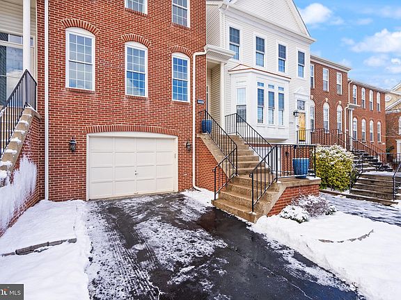 2nd image of 20867 Derrydale Sq