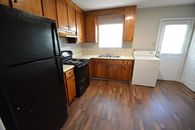2 bed, $995 — Photo 3