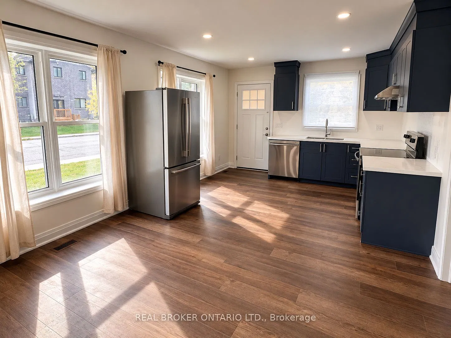 3 bed, $2,300 — Photo 2