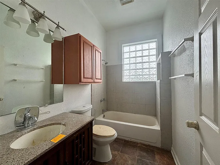 3410 Sealy St — Photo 15