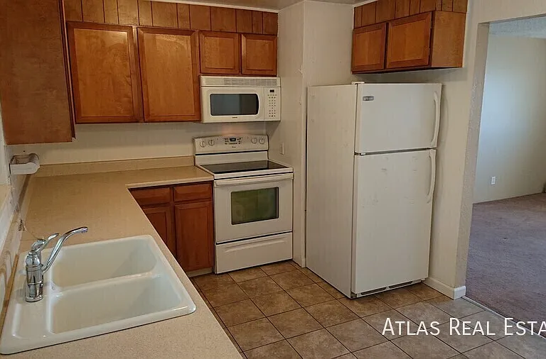 920 Bishop Ct #B — Photo 1