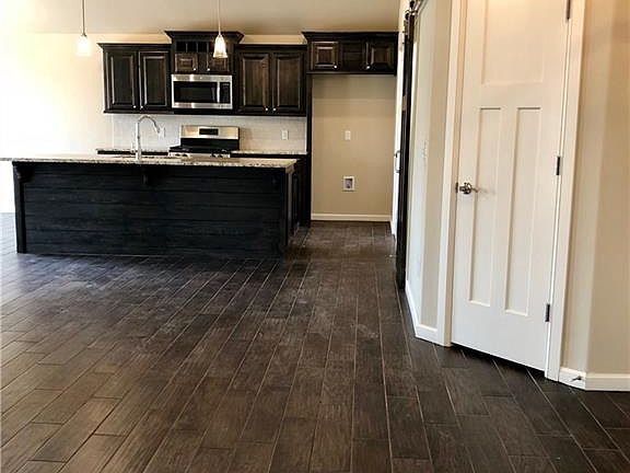 5th image of 4100 Idylbreeze Dr