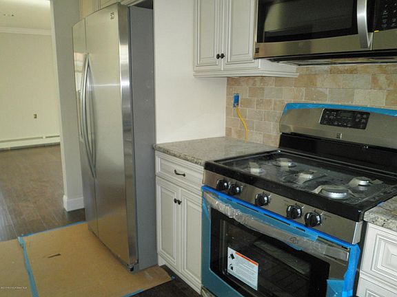 4th image of 236 Charlotteville Dr N