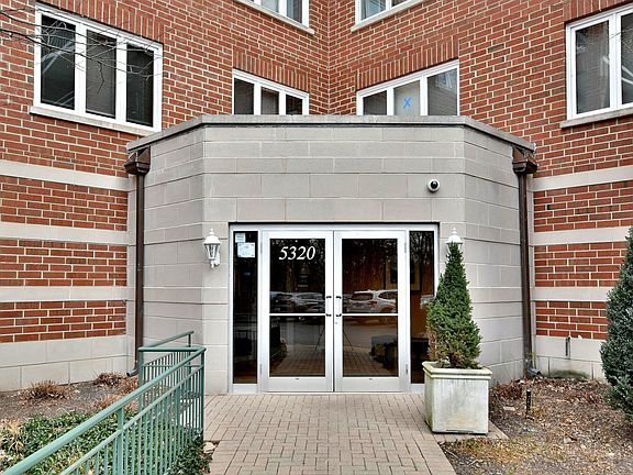 2nd image of 5320 N Lowell Ave APT 307