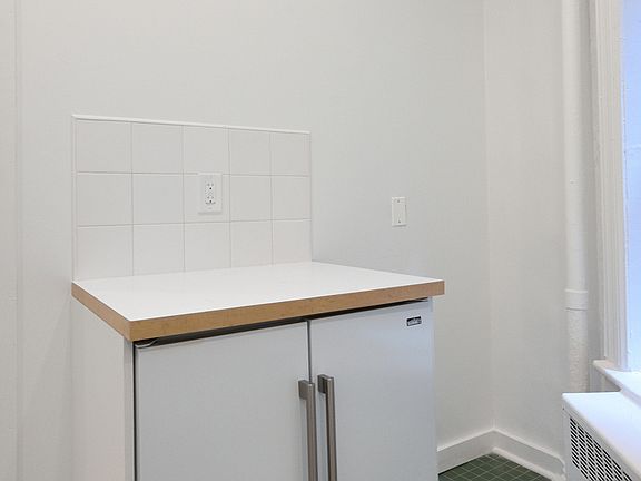 5th image of 188 Avenue Of The Americas APT 2RS