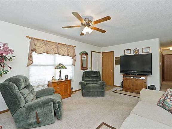 4th image of 1418 Bishop Dr