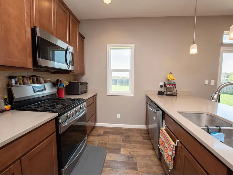 6173 Silvercreek Dr — Photo 10